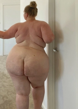 Huge and fat bbw ass